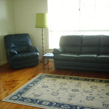 Glenelg Sea-Breeze-3